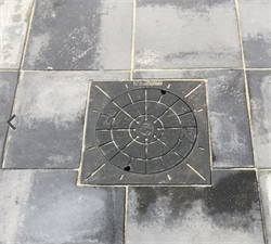 Lauridsen 315 mm karm med fals, firkantet fast karm 10 cm høj i genbrugsplast Inkl. dæksel